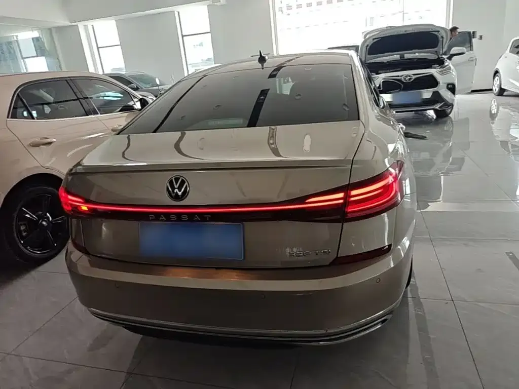 Volkswagen Passat — фото 5