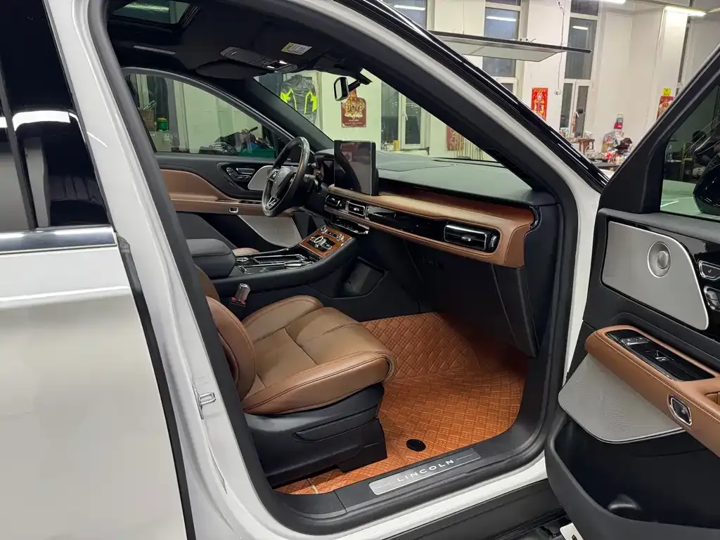 Lincoln Aviator — фото 9