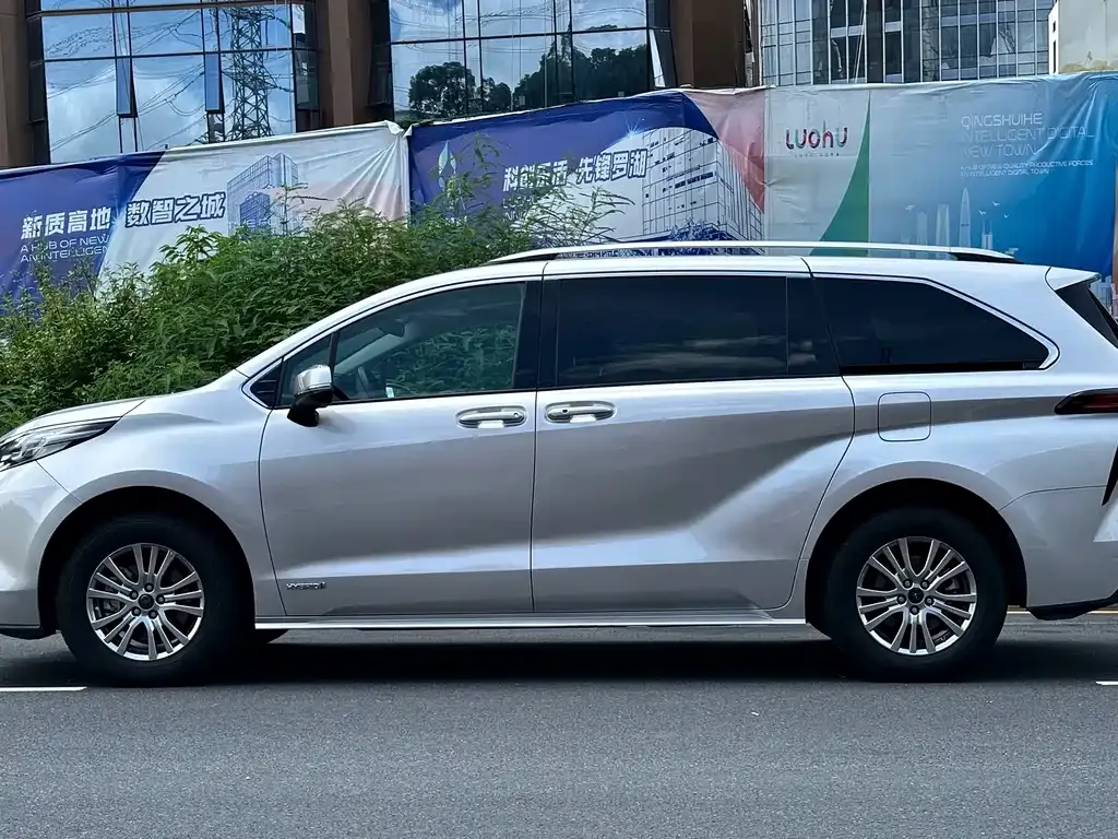 Toyota Sienna — фото 6