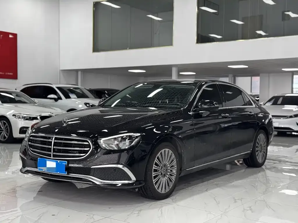 Mercedes-Benz E-Class — фото 1