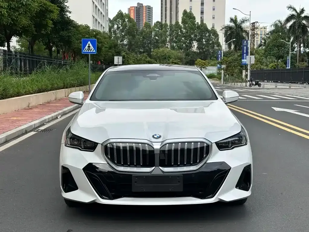 BMW 5 Series — фото 5