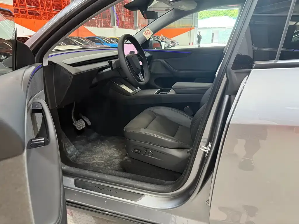 Tesla Model Y — фото 9