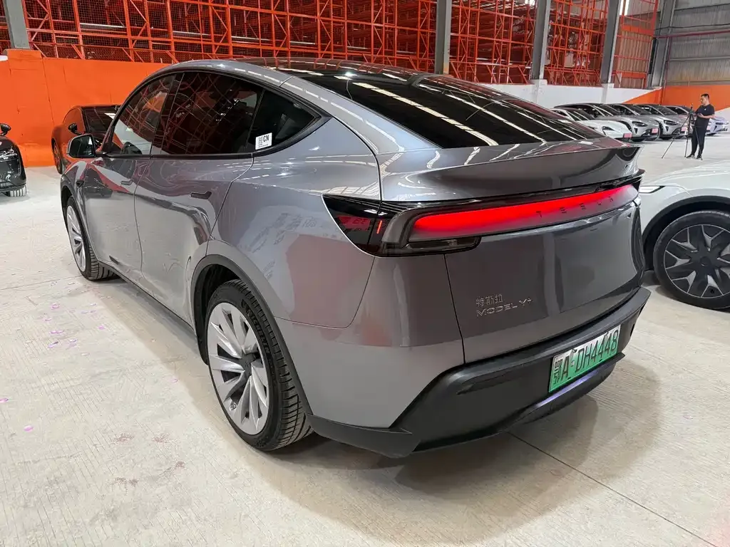 Tesla Model Y — фото 4