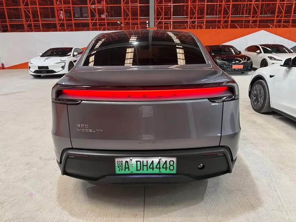 Tesla Model Y — фото 6