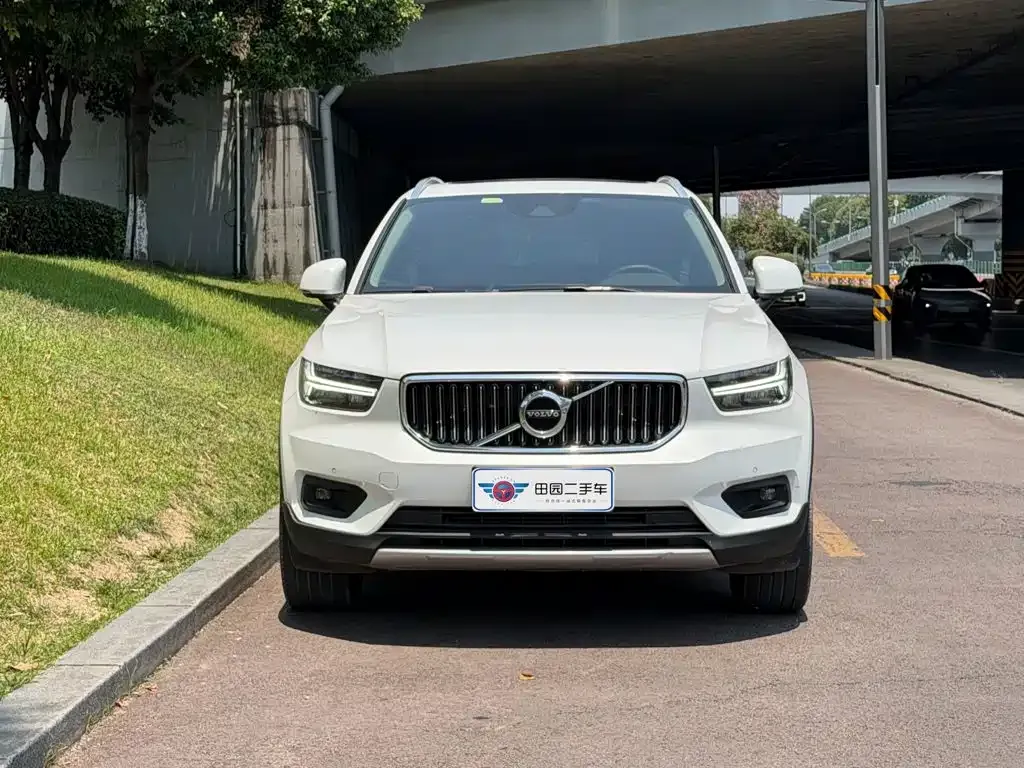 Volvo XC40 — фото 3
