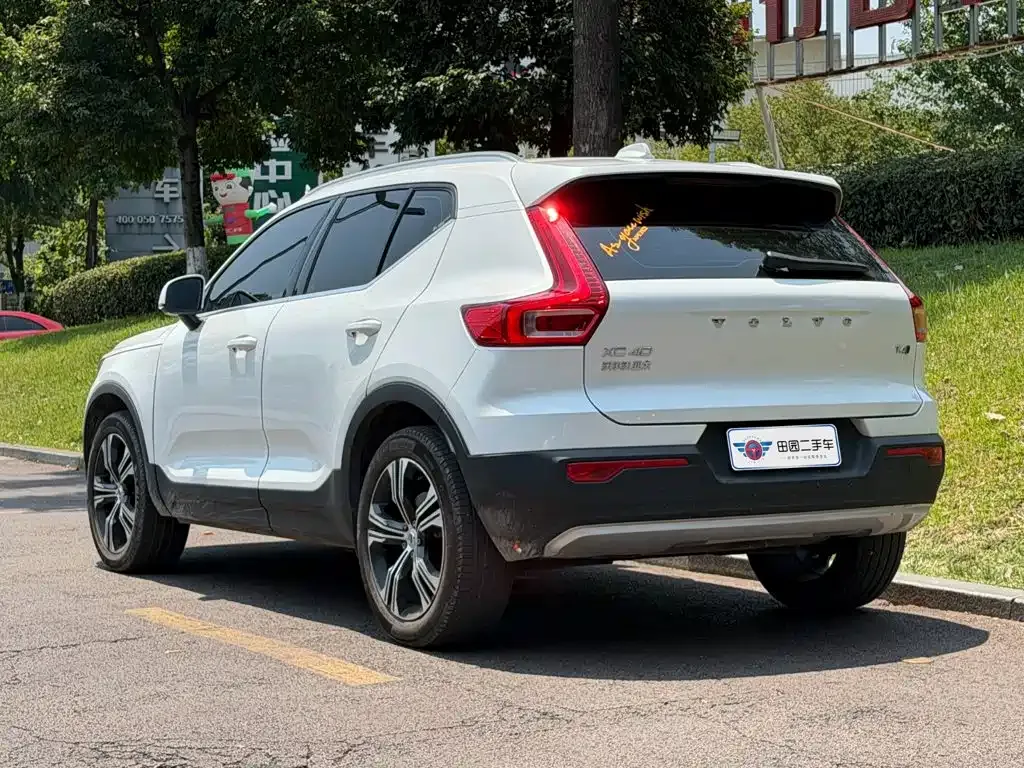 Volvo XC40 — фото 5