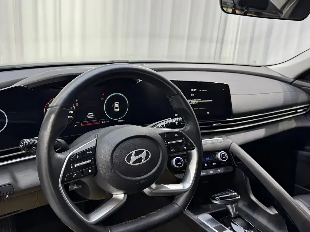 Hyundai Elantra — фото 8