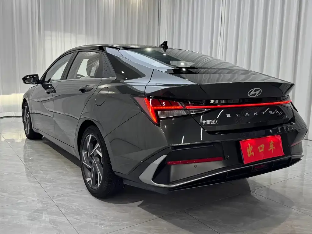 Hyundai Elantra — фото 7