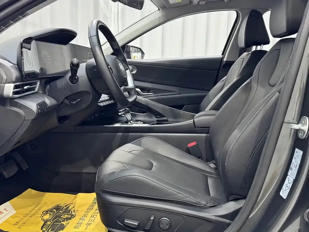 Hyundai Elantra — фото 4
