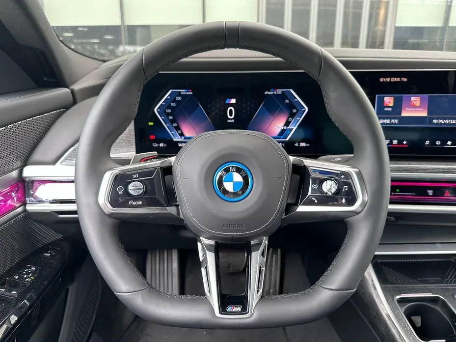 BMW i7 — фото 10