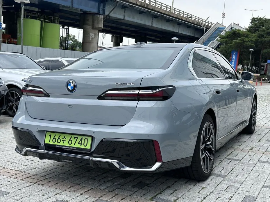 BMW i7 — фото 8