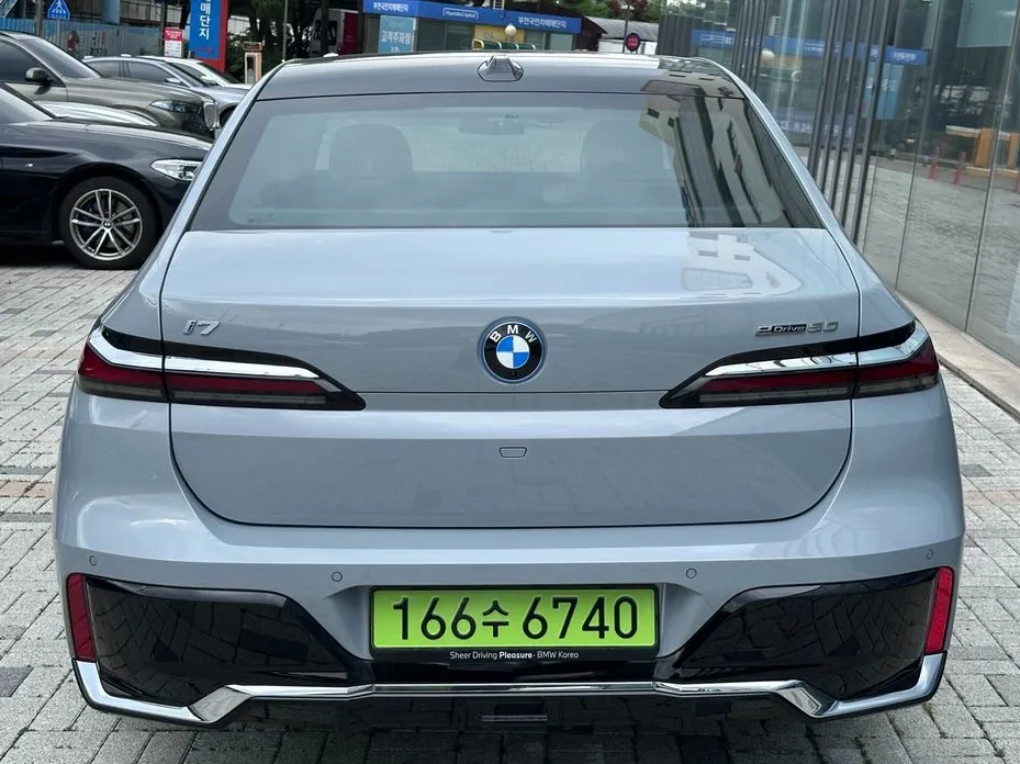BMW i7 — фото 6