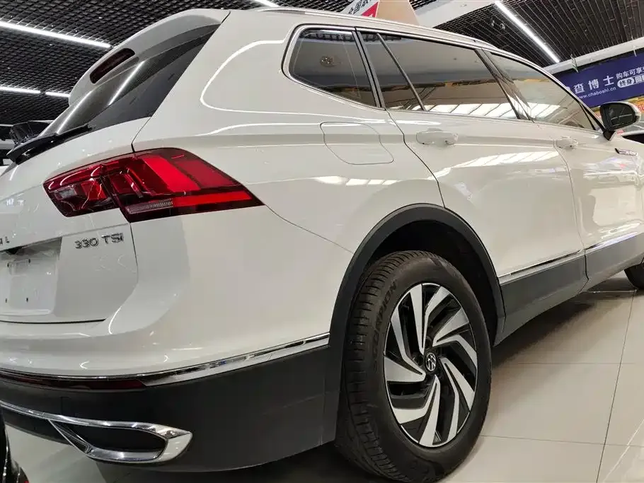 Volkswagen Tiguan L — фото 9