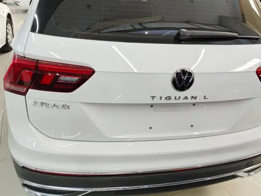 Volkswagen Tiguan L — фото 6