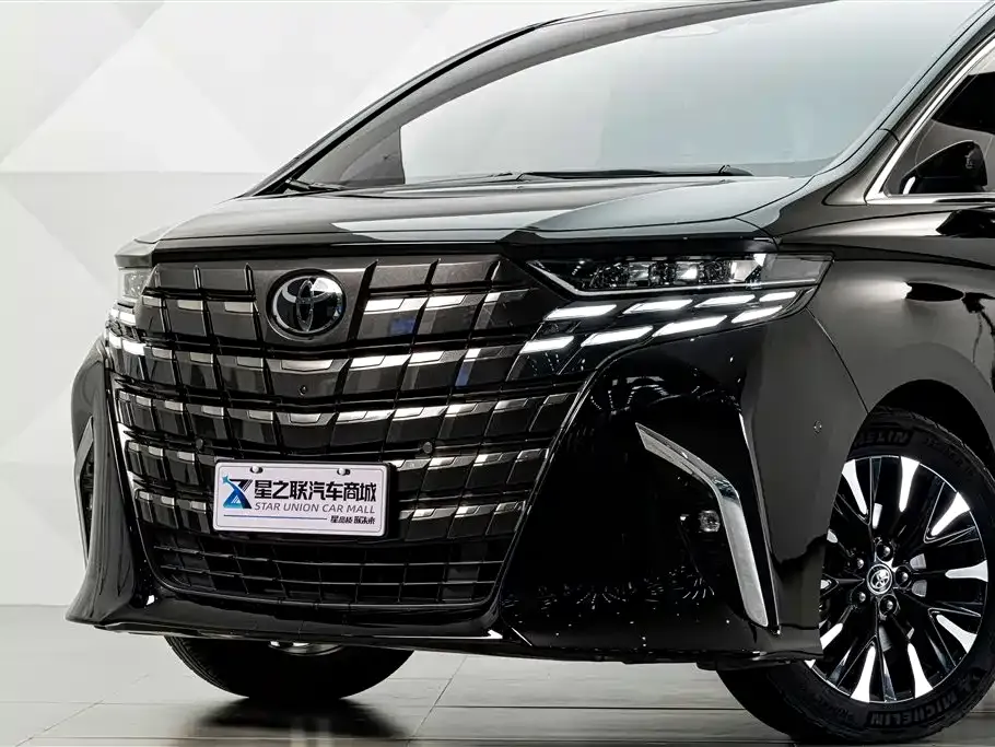 Toyota Alphard — фото 6