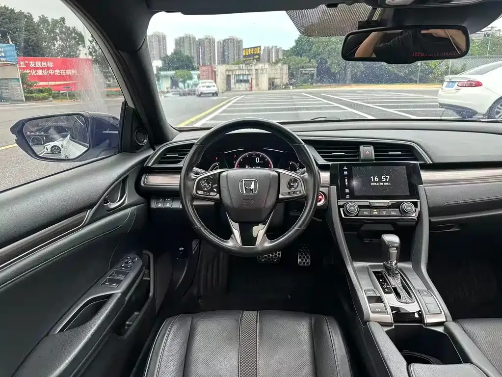 Honda Civic — фото 10