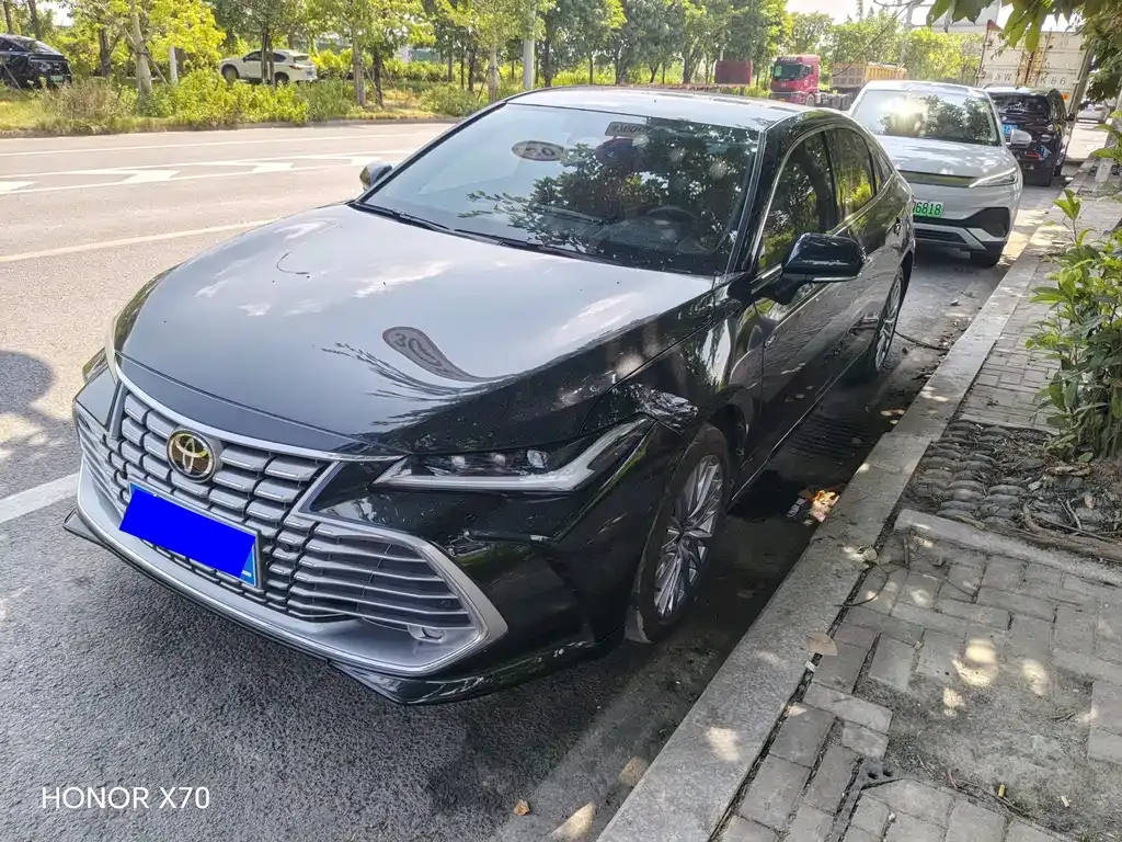 Toyota Avalon — фото 1