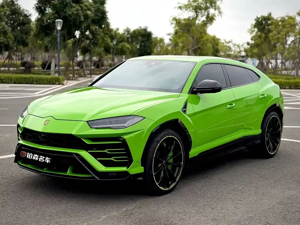 Lamborghini Urus — фото 1