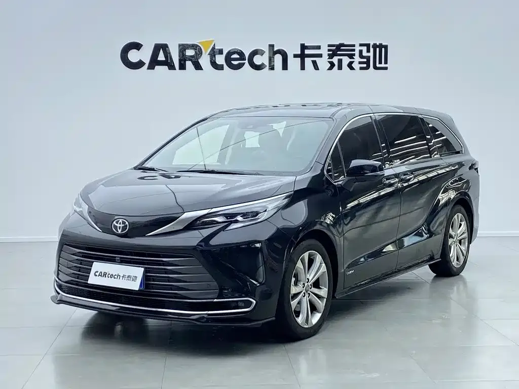 Toyota Sienna — фото 1