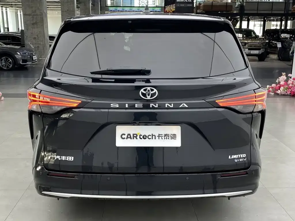 Toyota Sienna — фото 9