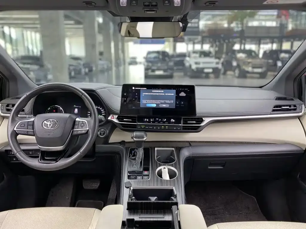 Toyota Sienna — фото 4
