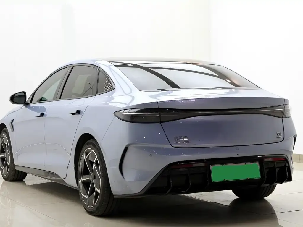 BYD Seal — фото 3