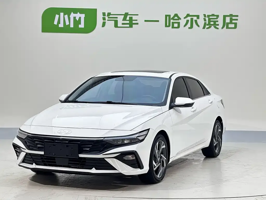 Hyundai Elantra — фото 1