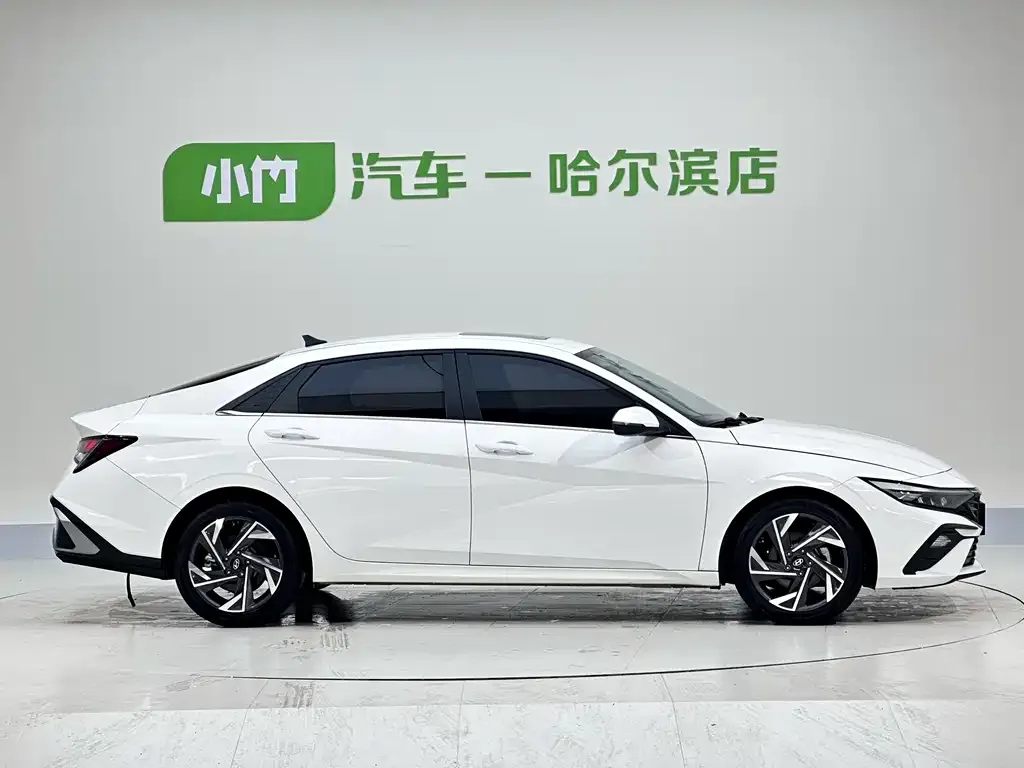 Hyundai Elantra — фото 7