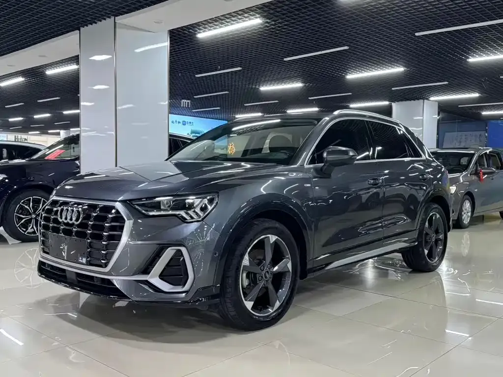 Audi Q3 — фото 1