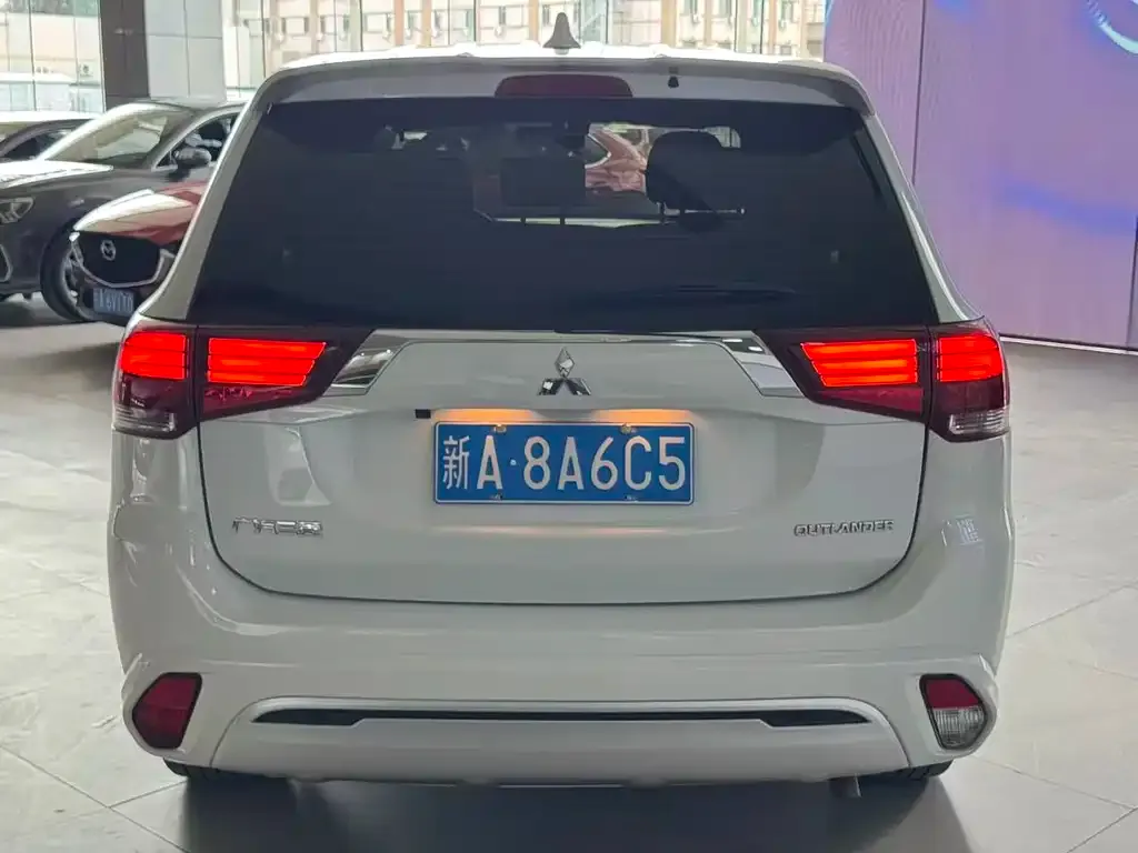 Mitsubishi Outlander — фото 10