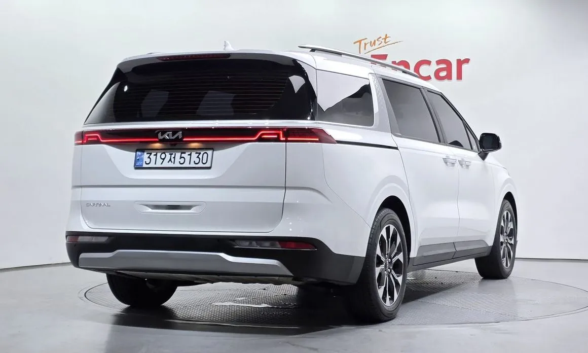 Kia Carnival — фото 6