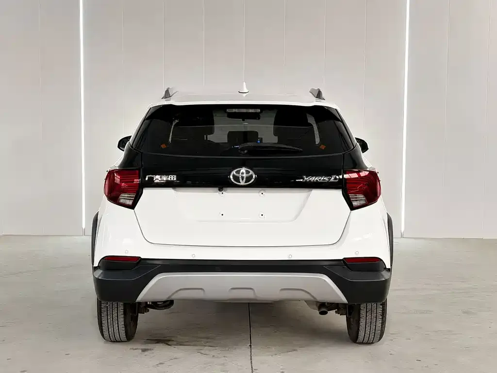 Toyota Yaris L — фото 2