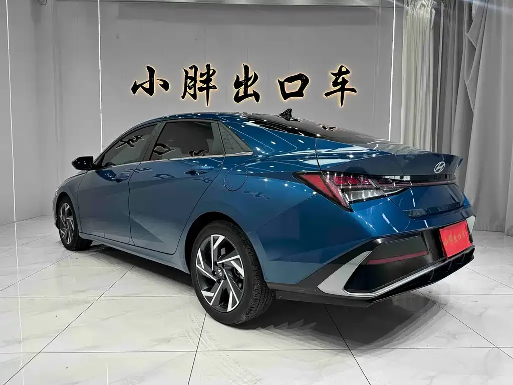 Hyundai Elantra — фото 3