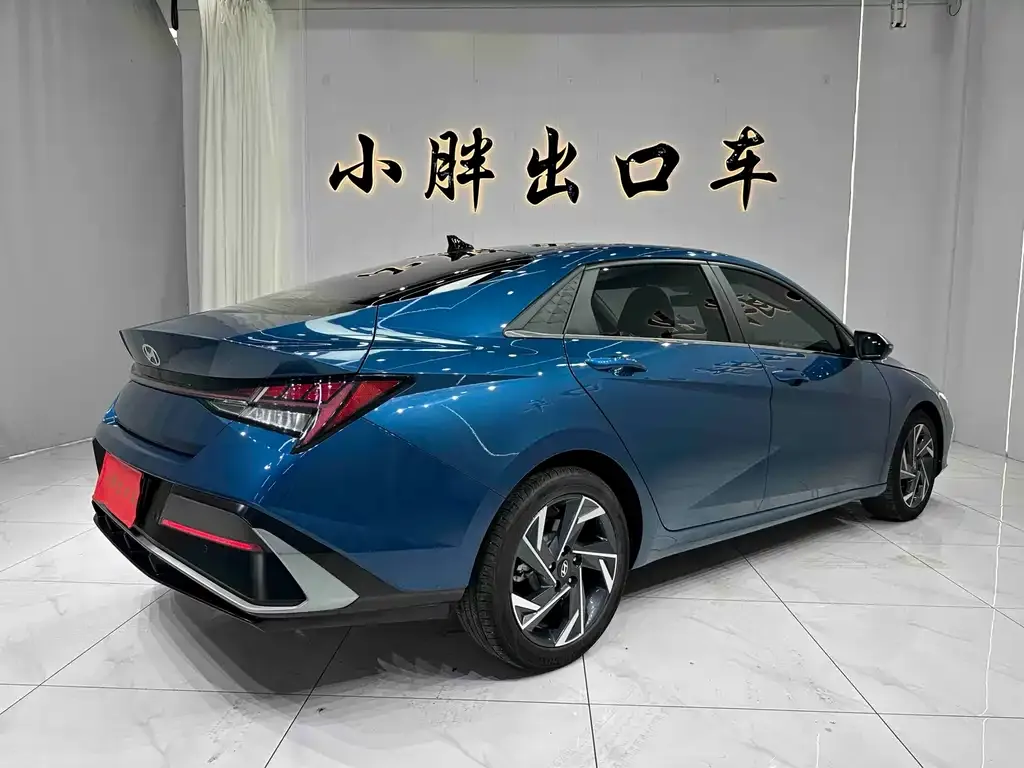 Hyundai Elantra — фото 4