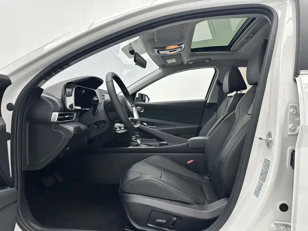 Hyundai Elantra — фото 9