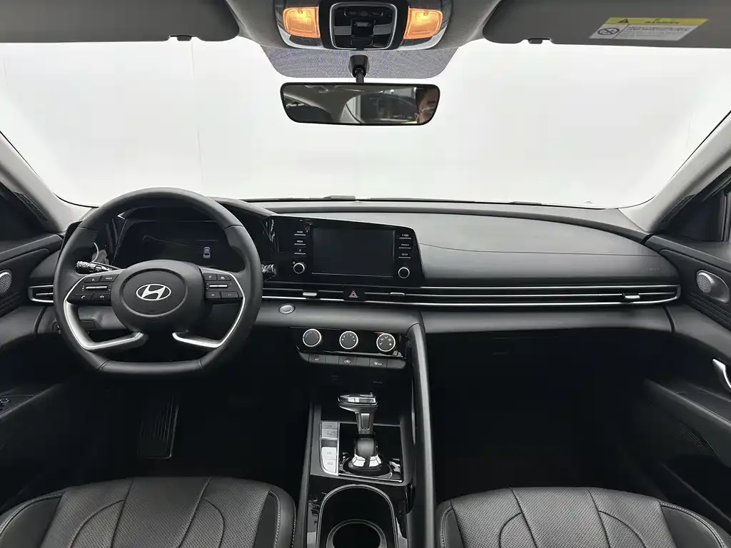 Hyundai Elantra — фото 10
