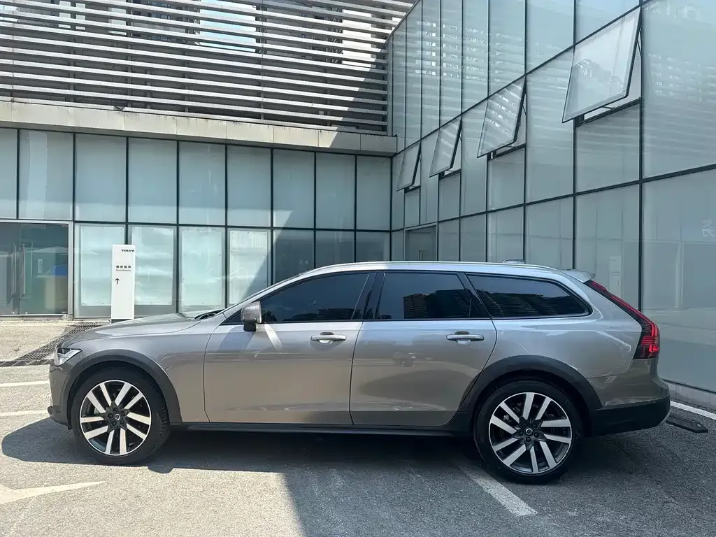 Volvo V90 — фото 10