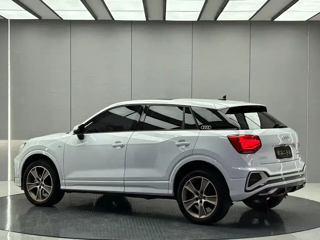 Audi Q2L — фото 4