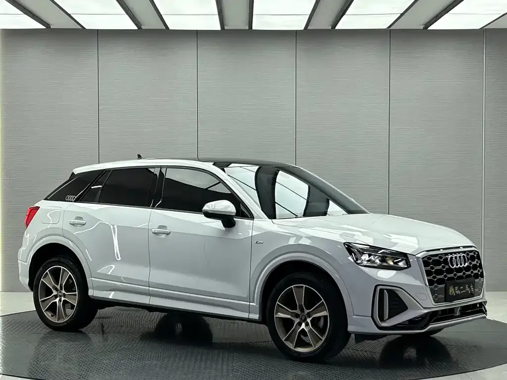Audi Q2L — фото 8