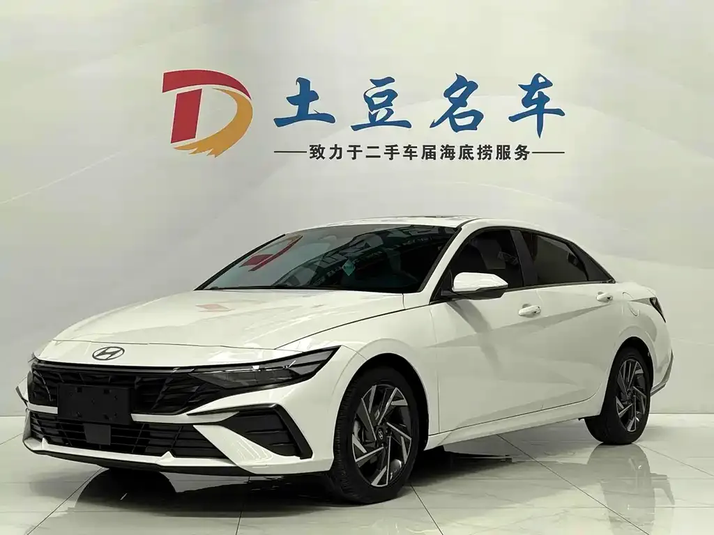 Hyundai Elantra — фото 1