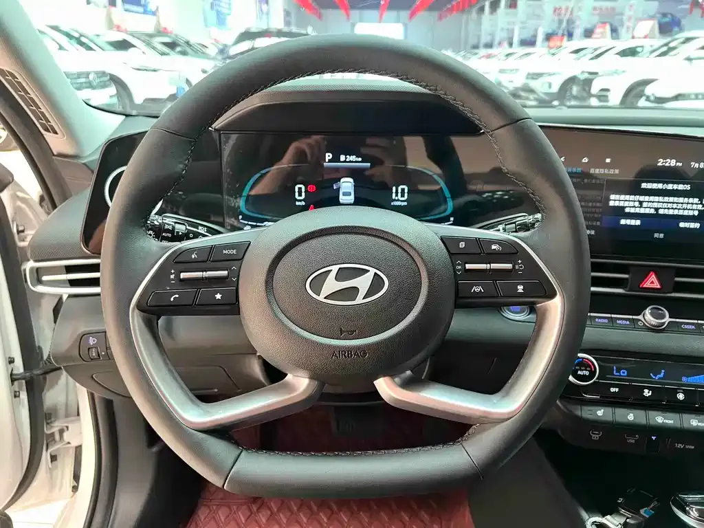Hyundai Elantra — фото 6