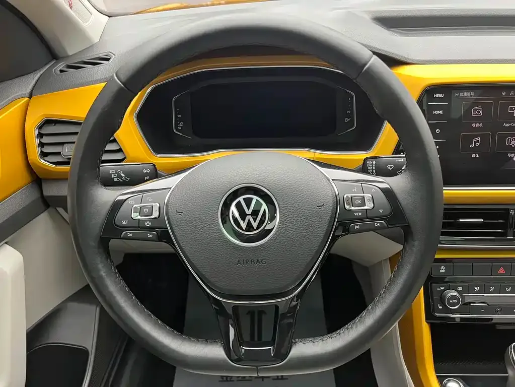 Volkswagen T-Cross — фото 10