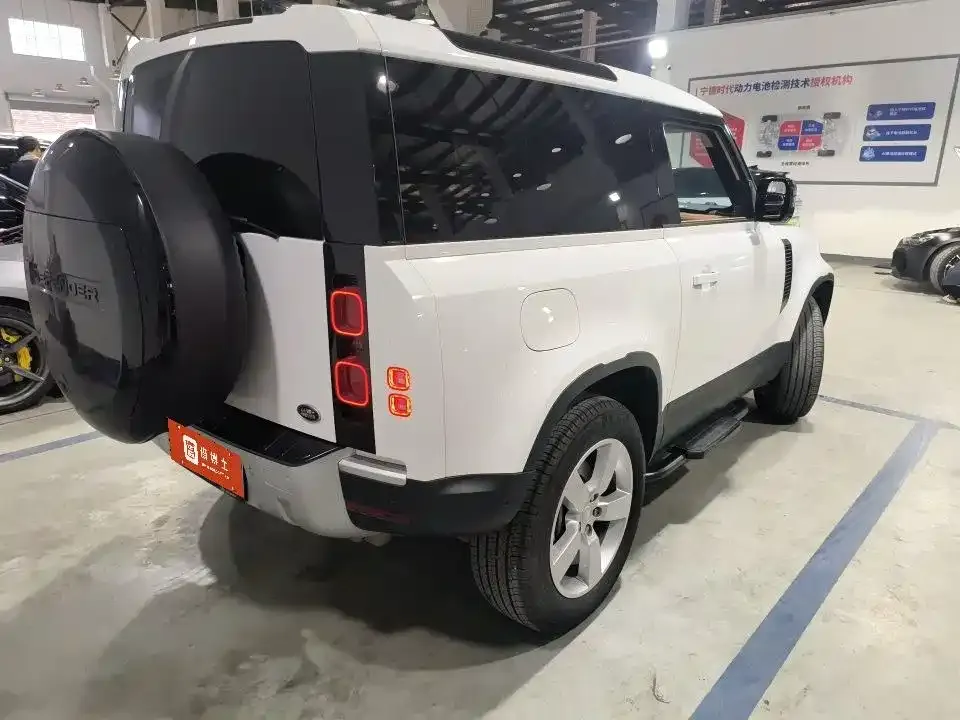 Land Rover Defender — фото 9