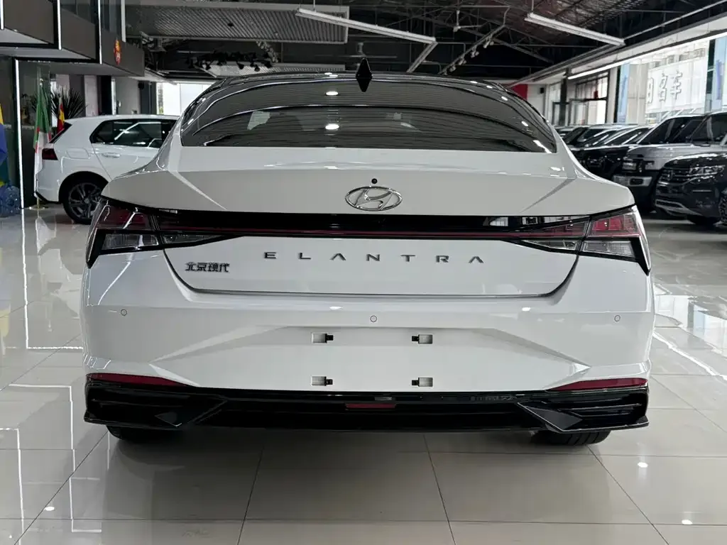 Hyundai Elantra — фото 5
