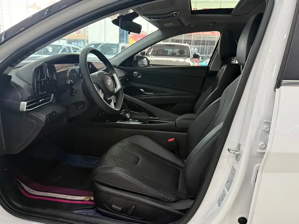 Hyundai Elantra — фото 10