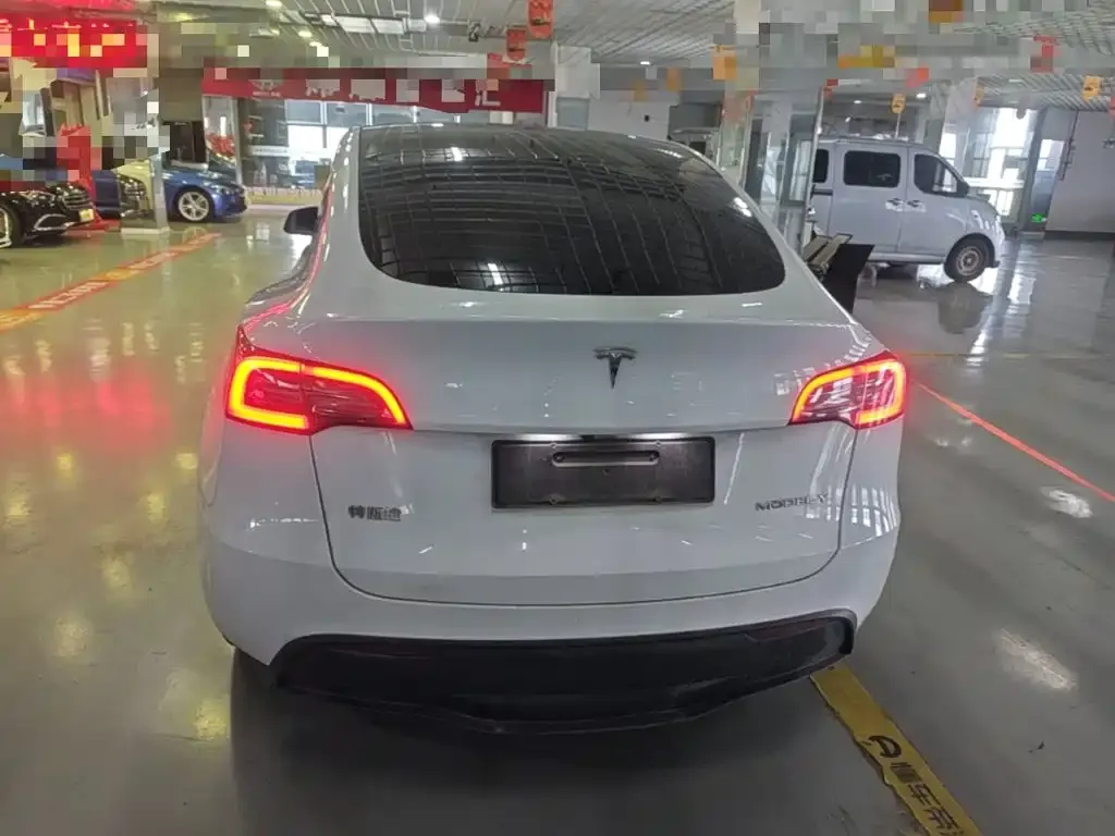 Tesla Model Y — фото 5