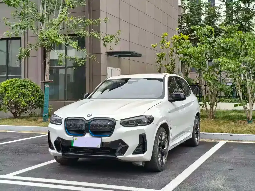 BMW iX3 — фото 1