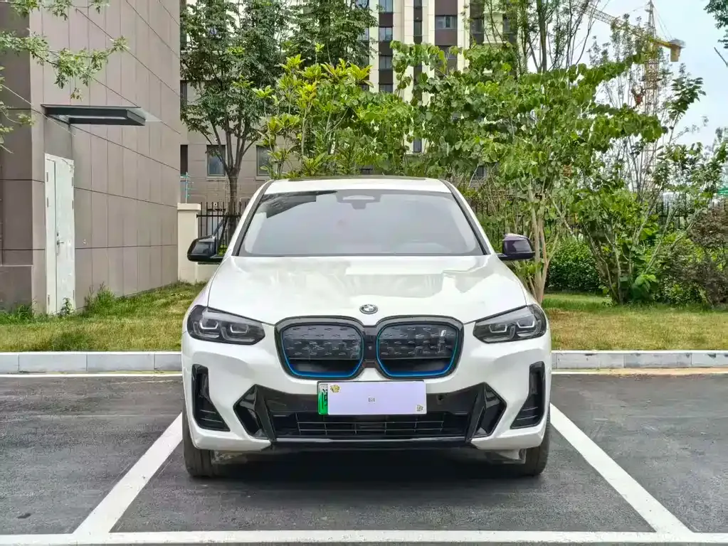 BMW iX3 — фото 6