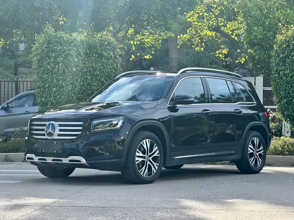 Mercedes-Benz GLB — фото 1