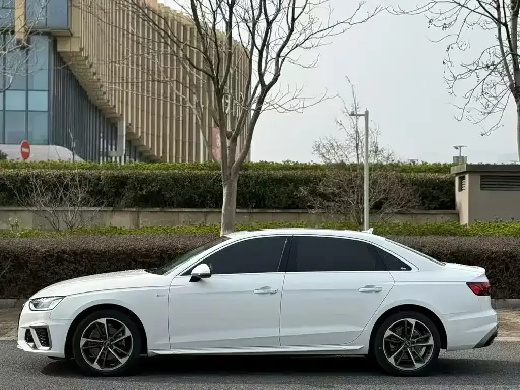 Audi A4L 2023 из CN, фото 8